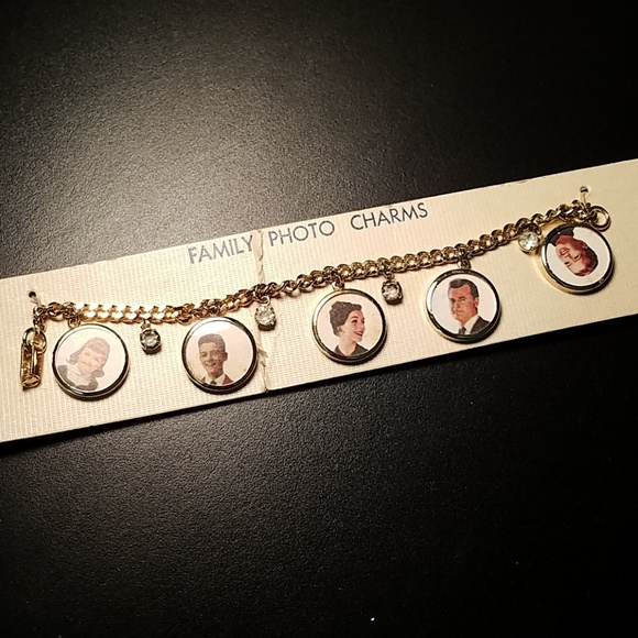 Vintage Jewelry - 1950's Family Photo Charm Bracelet Original Card Vintage Jewelry - 1950's Family Photo Charm Bracelet Original Card